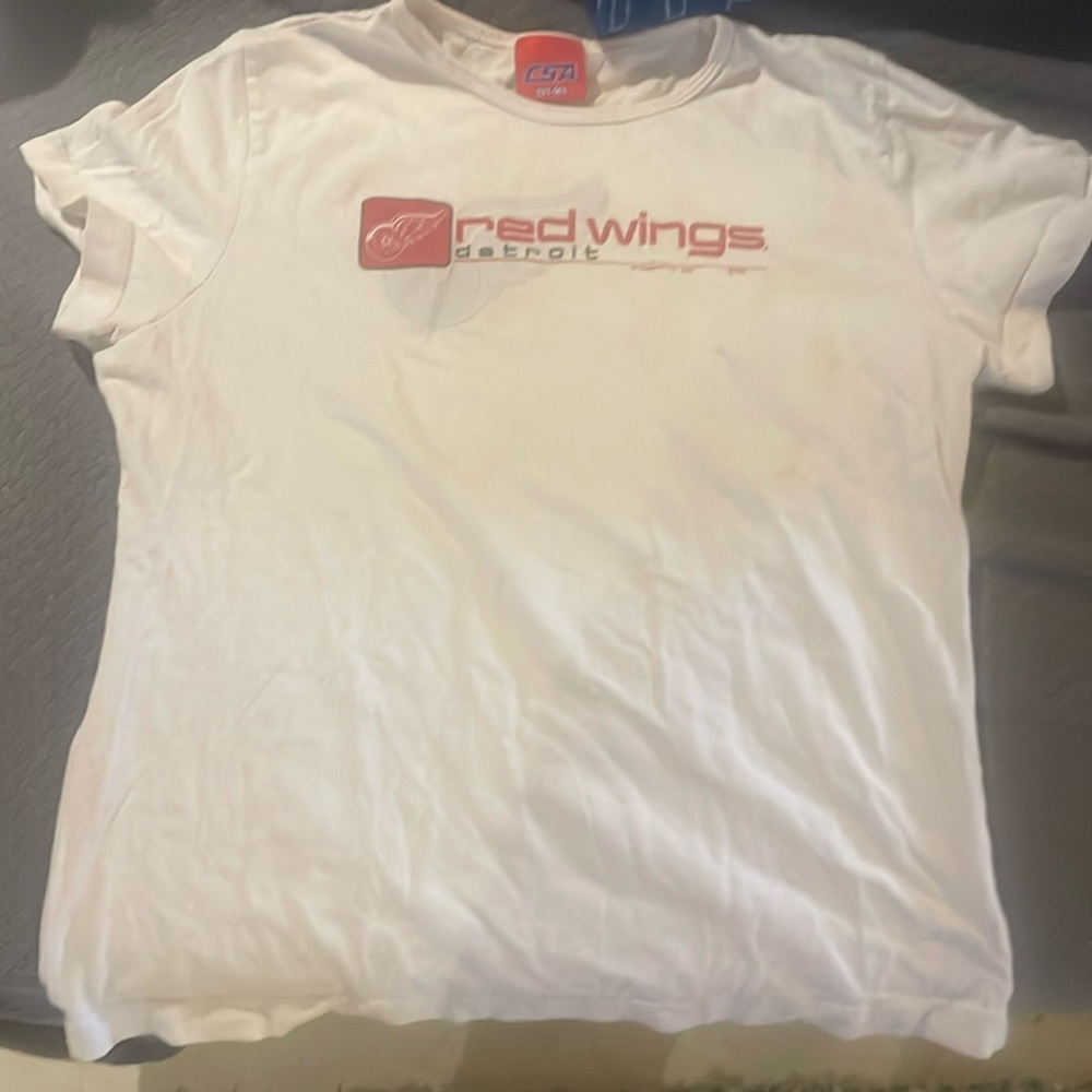3/$15 Detroit red wings shirt medium